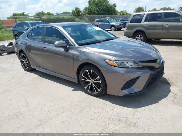 4T1B11HK4JU638307 2018 TOYOTA CAMRY - Image 1