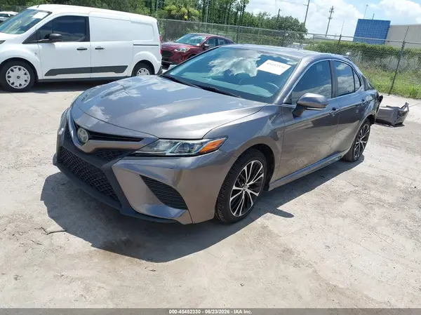 4T1B11HK4JU638307 2018 TOYOTA CAMRY - Image 2