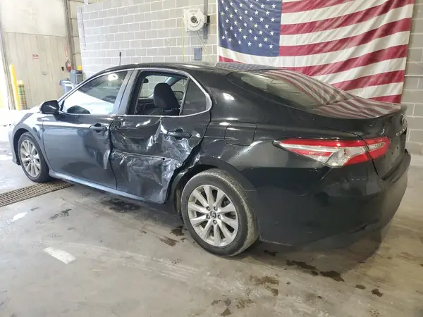 4T1B11HK4JU638548 2018 TOYOTA CAMRY - Image 2