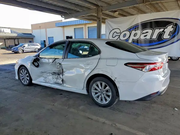 4T1B11HK4JU639103 2018 TOYOTA CAMRY - Image 2