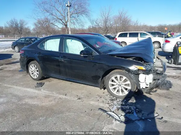 4T1B11HK4JU640462 2018 TOYOTA CAMRY - Image 1