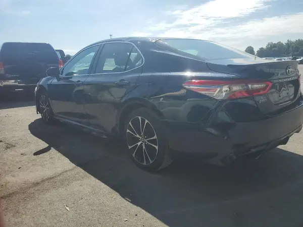 4T1B11HK4JU640493 2018 TOYOTA CAMRY - Image 2