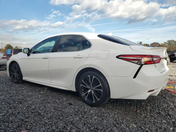 4T1B11HK4JU640560 2018 TOYOTA CAMRY - Image 2