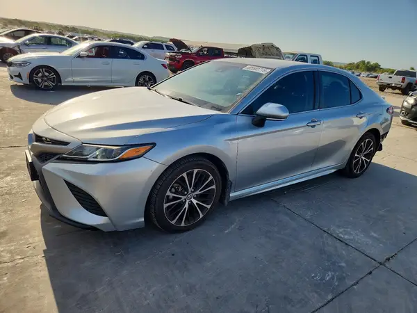 4T1B11HK4JU640865 2018 TOYOTA CAMRY - Image 1