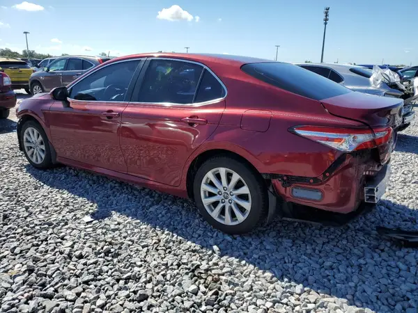 4T1B11HK4JU642695 2018 TOYOTA CAMRY - Image 2
