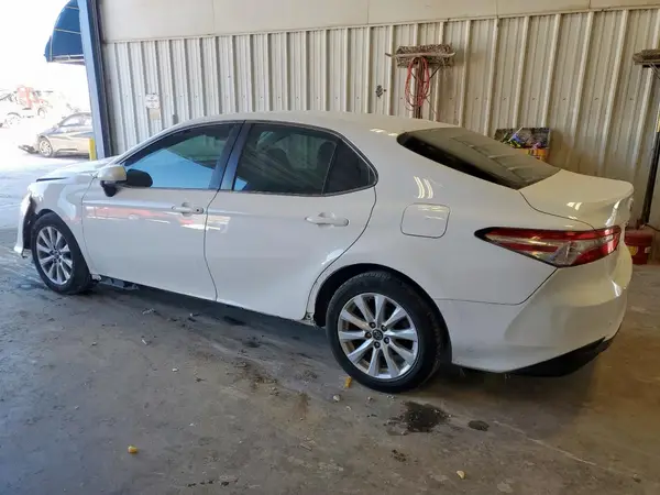 4T1B11HK4JU643250 2018 TOYOTA CAMRY - Image 2