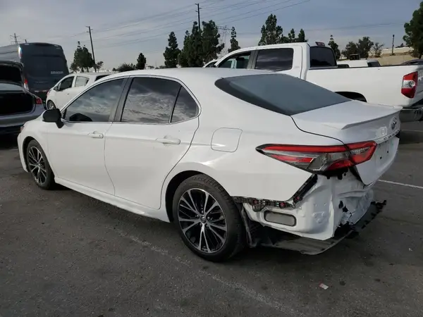 4T1B11HK4JU643443 2018 TOYOTA CAMRY - Image 2