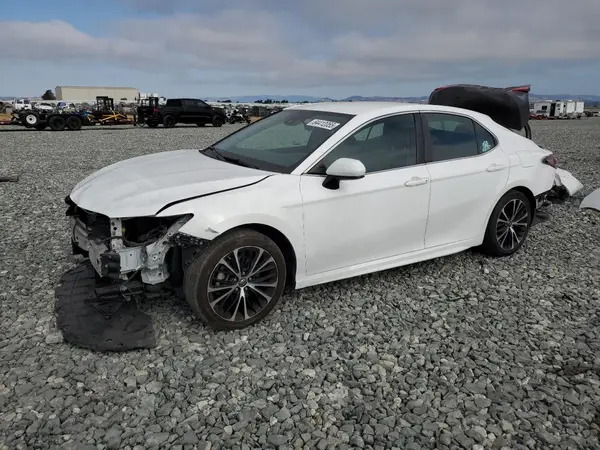4T1B11HK4JU643748 2018 TOYOTA CAMRY - Image 1