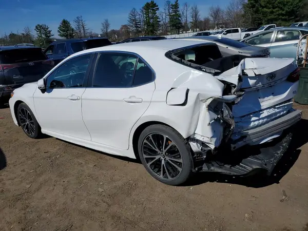 4T1B11HK4JU643894 2018 TOYOTA CAMRY - Image 2