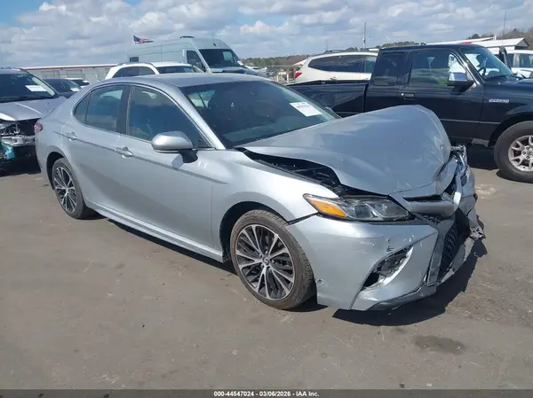 4T1B11HK4JU644513 2018 TOYOTA CAMRY - Image 1
