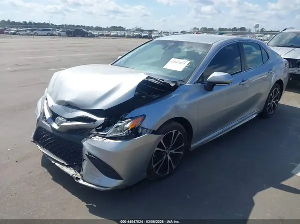 4T1B11HK4JU644513 2018 TOYOTA CAMRY - Image 2