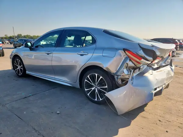 4T1B11HK4JU644706 2018 TOYOTA CAMRY - Image 2