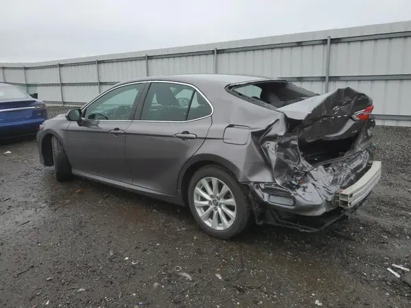 4T1B11HK4JU645158 2018 TOYOTA CAMRY - Image 2