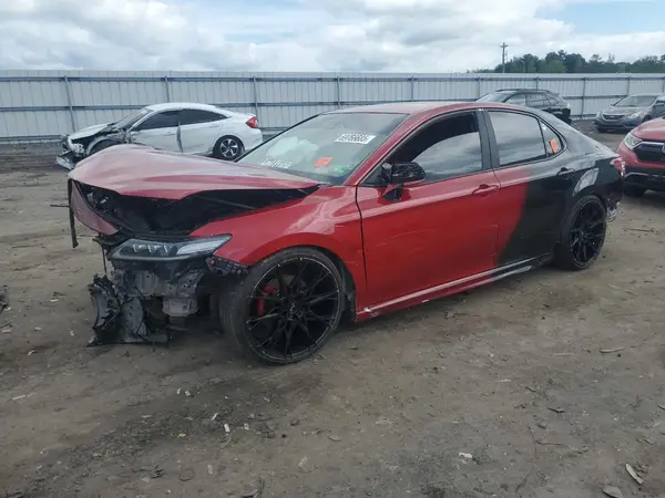 4T1B11HK4JU645323 2018 TOYOTA CAMRY - Image 1