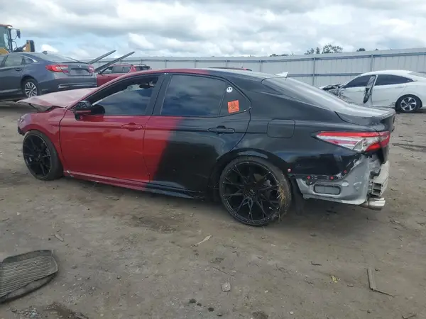 4T1B11HK4JU645323 2018 TOYOTA CAMRY - Image 2