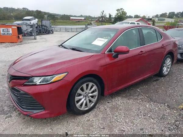 4T1B11HK4JU645550 2018 TOYOTA CAMRY - Image 2