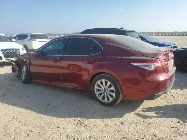 4T1B11HK4JU645743 2018 TOYOTA CAMRY - Image 2