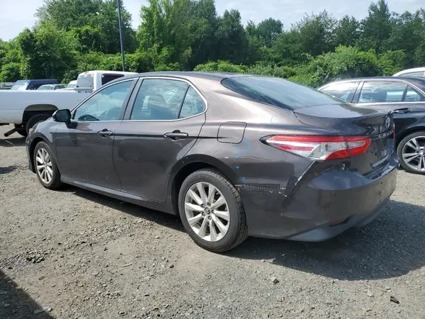 4T1B11HK4JU646486 2018 TOYOTA CAMRY - Image 2