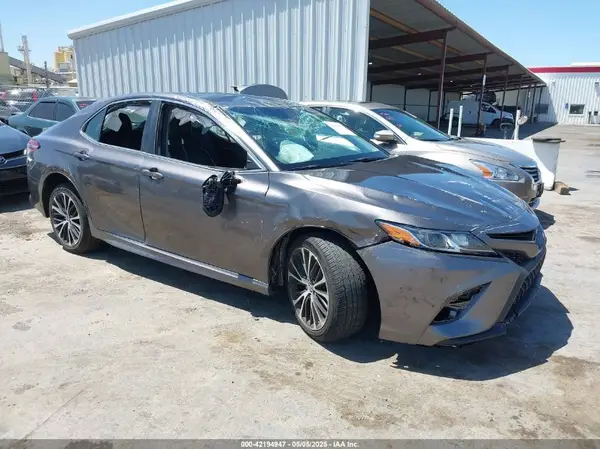 4T1B11HK4JU646584 2018 TOYOTA CAMRY - Image 1