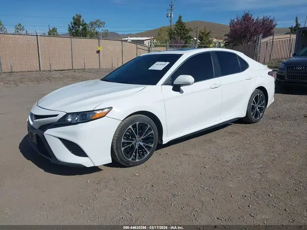 4T1B11HK4JU647007 2018 TOYOTA CAMRY - Image 2