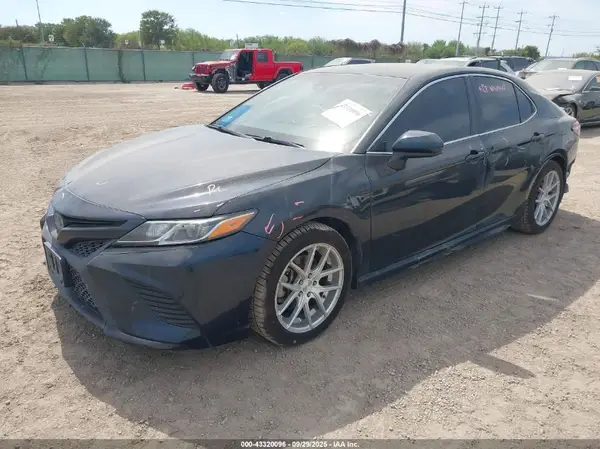 4T1B11HK4JU648836 2018 TOYOTA CAMRY - Image 2