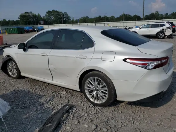 4T1B11HK4JU649078 2018 TOYOTA CAMRY - Image 2