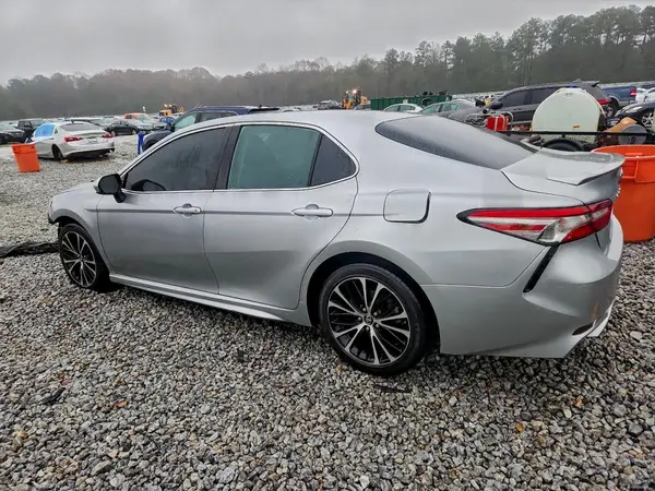 4T1B11HK4JU650103 2018 TOYOTA CAMRY - Image 2