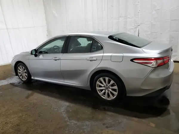 4T1B11HK4JU651607 2018 TOYOTA CAMRY - Image 2