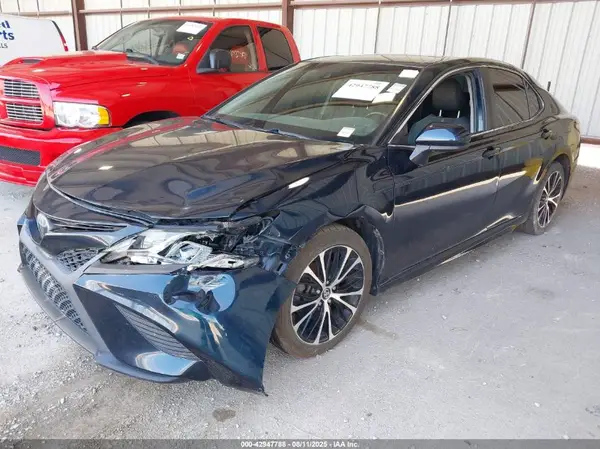 4T1B11HK4JU652224 2018 TOYOTA CAMRY - Image 2