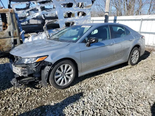 4T1B11HK4JU652367 2018 TOYOTA CAMRY - Image 1