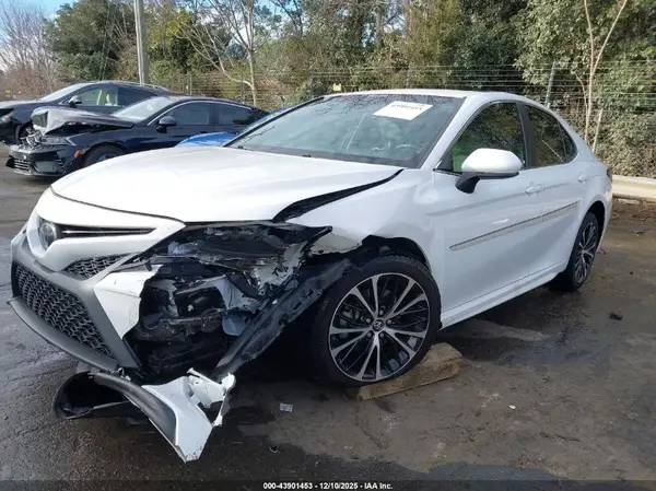 4T1B11HK4JU653535 2018 TOYOTA CAMRY - Image 2