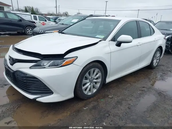 4T1B11HK4JU653907 2018 TOYOTA CAMRY - Image 2