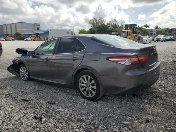 4T1B11HK4JU654698 2018 TOYOTA CAMRY - Image 2