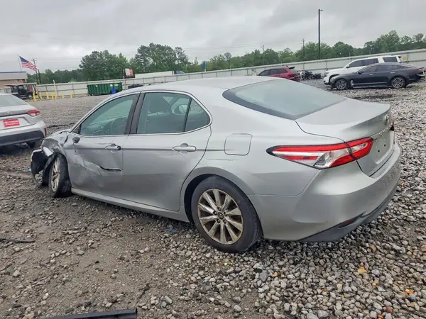 4T1B11HK4JU656130 2018 TOYOTA CAMRY - Image 2