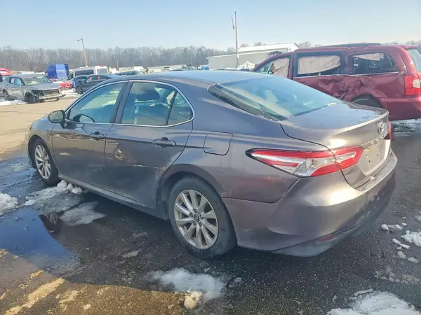 4T1B11HK4JU656144 2018 TOYOTA CAMRY - Image 2