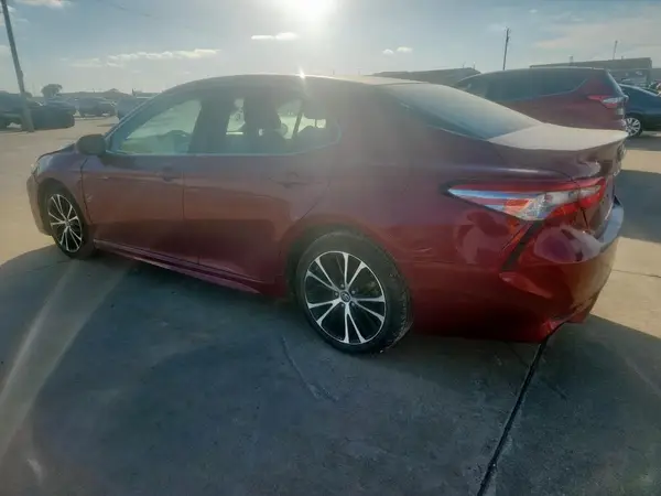 4T1B11HK4JU656175 2018 TOYOTA CAMRY - Image 2