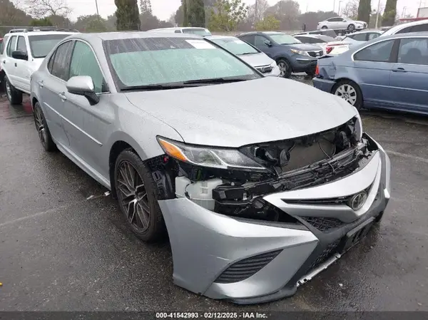 4T1B11HK4JU657553 2018 TOYOTA CAMRY - Image 1