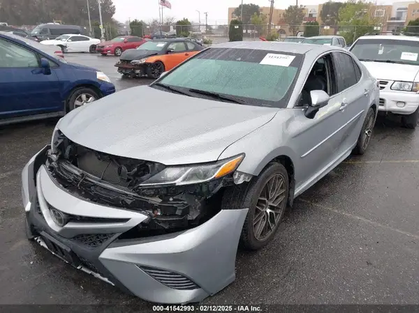 4T1B11HK4JU657553 2018 TOYOTA CAMRY - Image 2