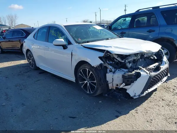 4T1B11HK4JU657973 2018 TOYOTA CAMRY - Image 1