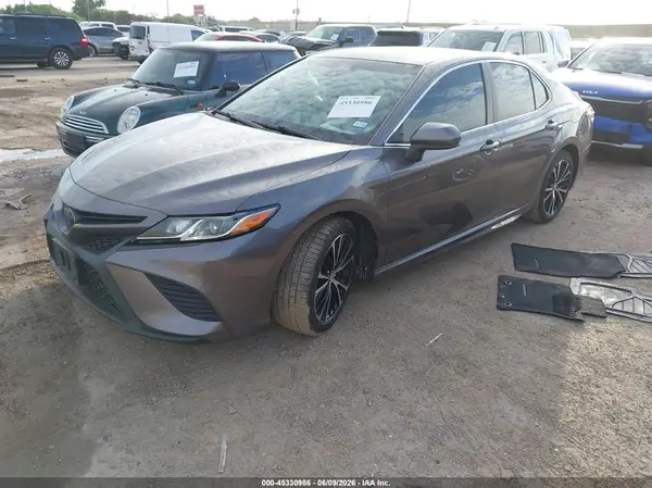 4T1B11HK4JU658038 2018 TOYOTA CAMRY - Image 2