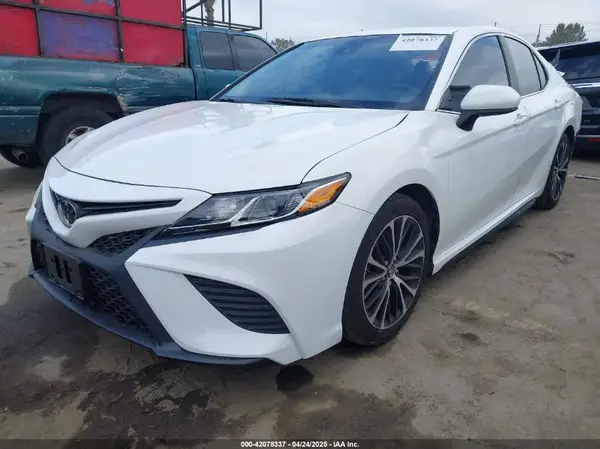 4T1B11HK4JU658105 2018 TOYOTA CAMRY - Image 2