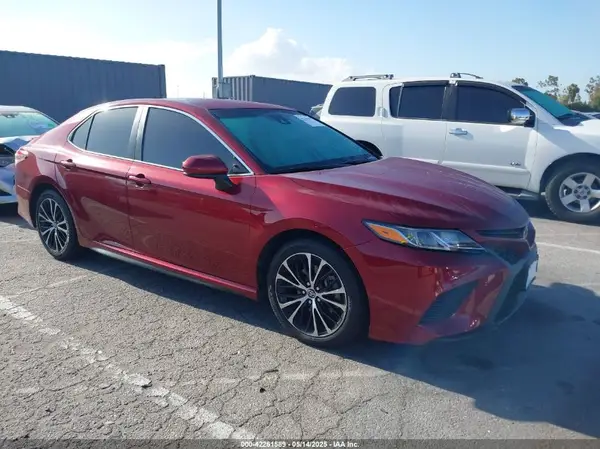 4T1B11HK4JU658217 2018 TOYOTA CAMRY - Image 1