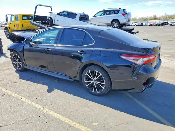 4T1B11HK4JU658315 2018 TOYOTA CAMRY - Image 2