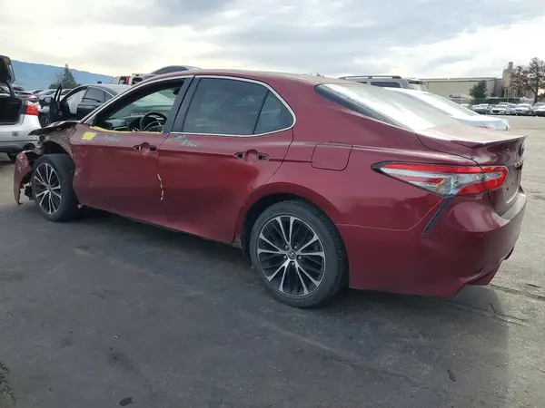 4T1B11HK4JU658640 2018 TOYOTA CAMRY - Image 2