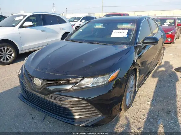4T1B11HK4JU658668 2018 TOYOTA CAMRY - Image 2