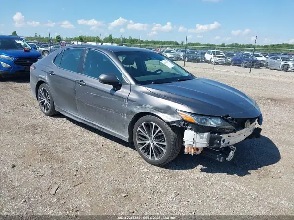 4T1B11HK4JU659366 2018 TOYOTA CAMRY - Image 1