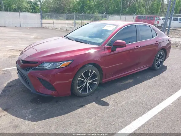 4T1B11HK4JU660940 2018 TOYOTA CAMRY - Image 2