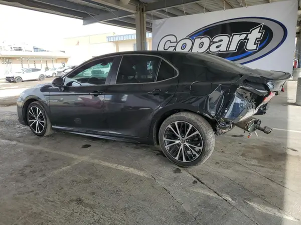 4T1B11HK4JU661103 2018 TOYOTA CAMRY - Image 2
