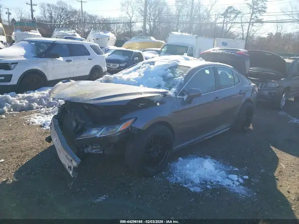 4T1B11HK4JU661750 2018 TOYOTA CAMRY - Image 2
