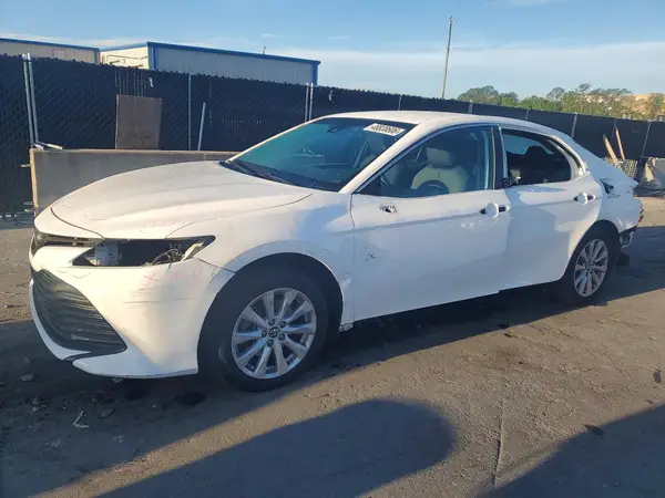 4T1B11HK4JU661764 2018 TOYOTA CAMRY - Image 1